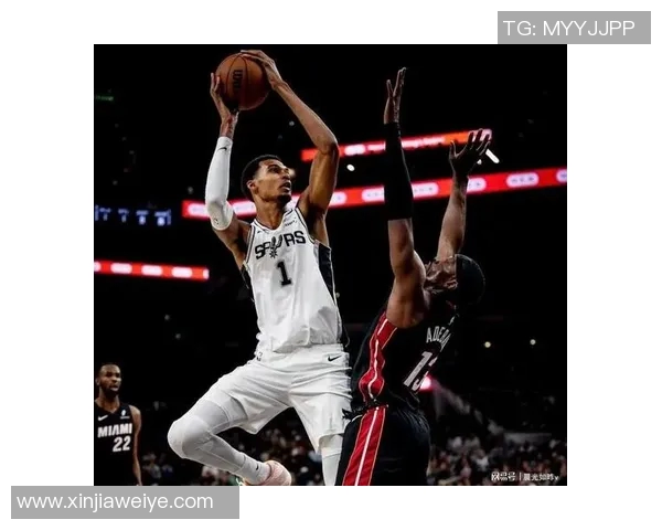 热火客战魔术先发：小米切尔&鲍威尔&维金斯&约维奇&阿德巴约